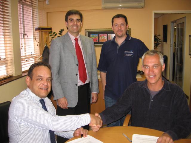 (Front) Phil Hendricks (CSIR) and Gertjan van Stam (Linknet) after the signing of the MoU (Back) Karel Matthee and Kobus Roux (Meraka Institute)